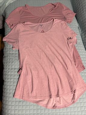 Old Navy Dusty Rose and Light Rose Short Sleeve Scoop Neck Active Tee. Size XL